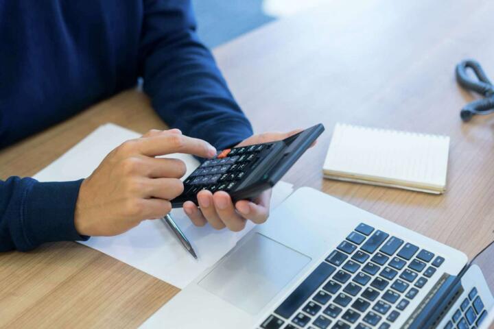 Salary Versus Hourly Pay: The Real Difference